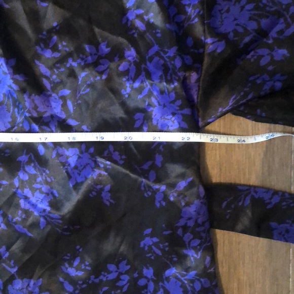 2/40$ 🛍 Beautiful Silk Robe - Picture 6 of 11